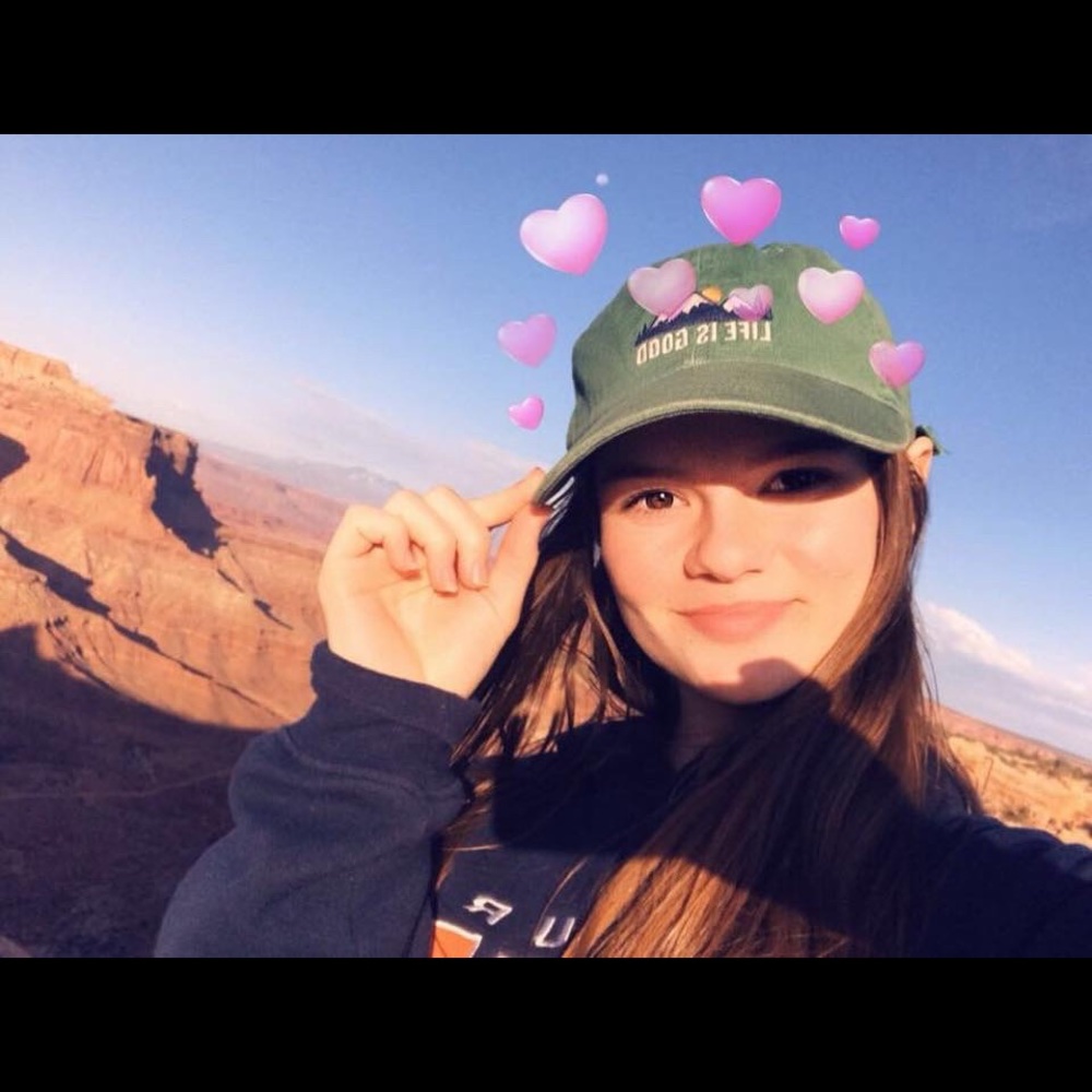 Meet your Posher, Ella